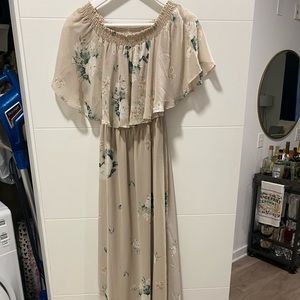 Show me your mumu over the shoulder maxi dress with floral detail. Size xsmall